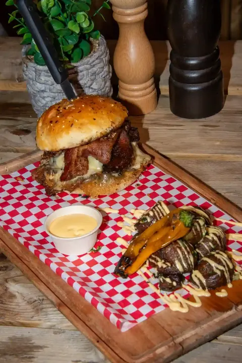 Bacon raclette burger